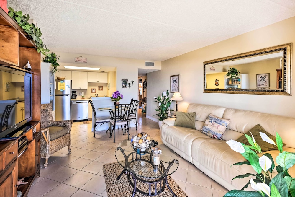 Ormond Beach Condo w/ Balcony & Views