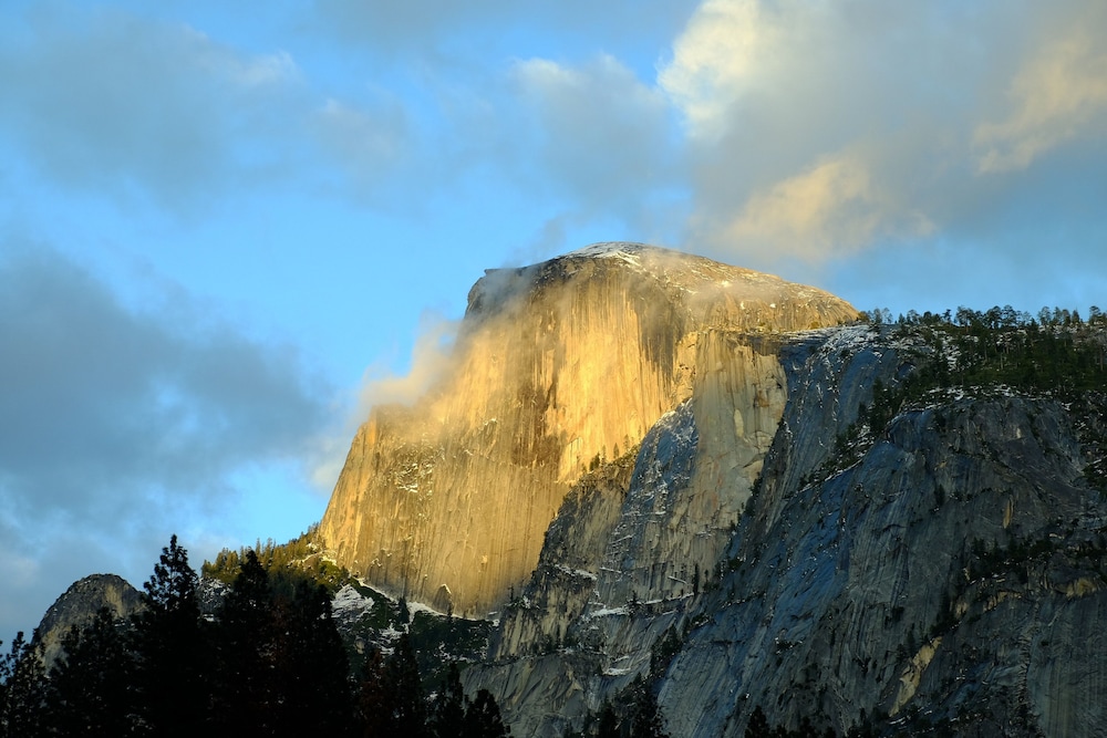Yosemite Bug Rustic Mountain Resort
