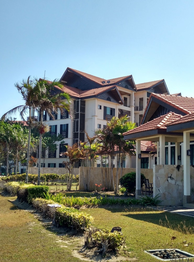 Hotel Sabah Beach Villas & Suites - Image 1