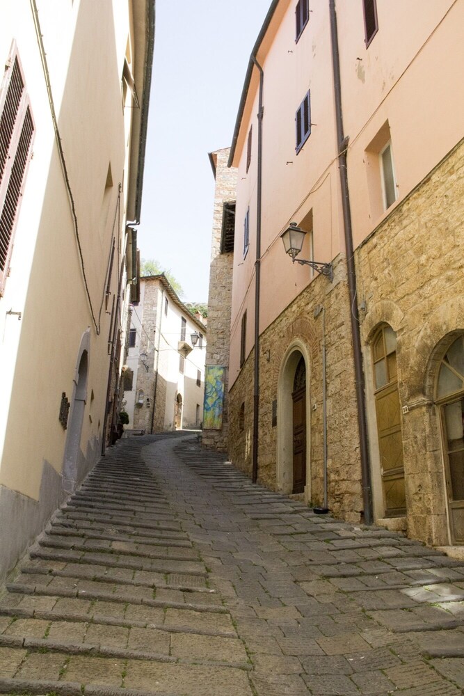 Rustic Tuscan Style Apartment view 4