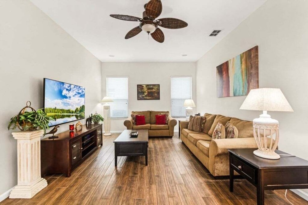 4 Bed Pool Home, Pool Table & More 4 Bedroom Villa