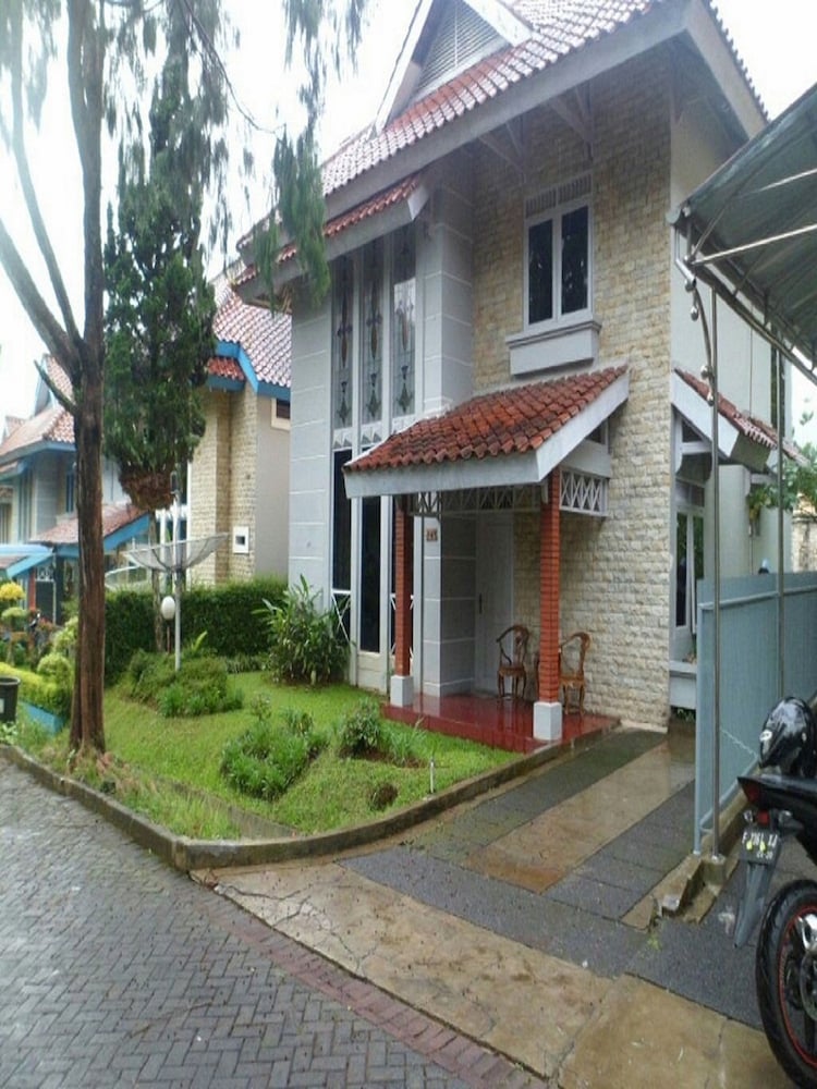 Villa Kota Bunga Tulip