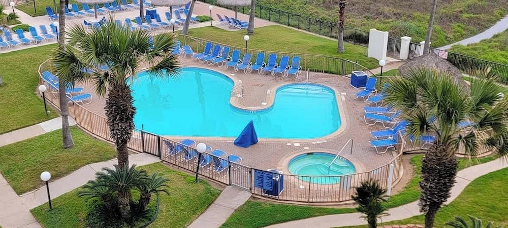 Beachfront Hotspot - New Furnishings - Pool - 1st Floor