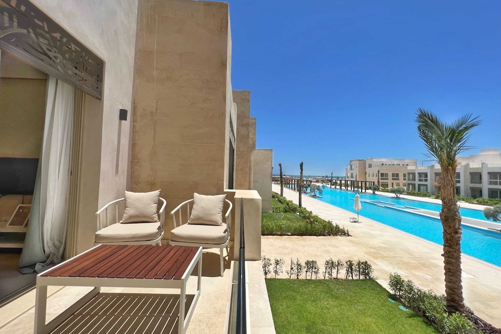 Xuru Stays I Homestyle & Summery 1bdr@ Mangroovy Free Beach Pool