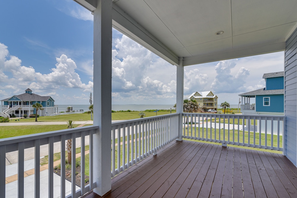 'seas The Day:' Home w/ Pool Access in Galveston