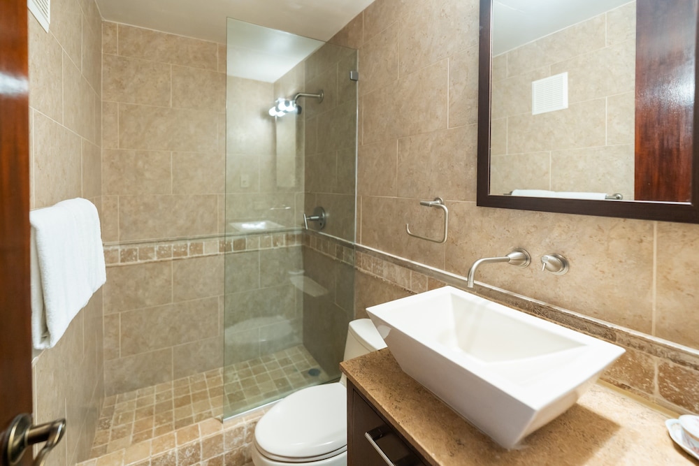 Family Villa Oleana Waterviews Oceanfront With Water and Generator