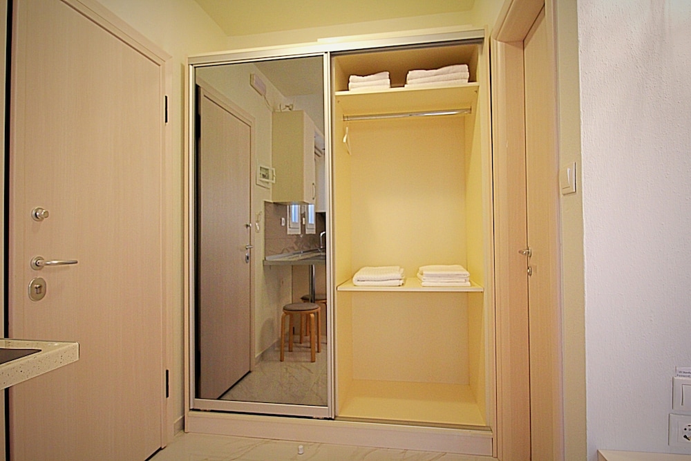 Sky Rays Luxury Apartments photo 2