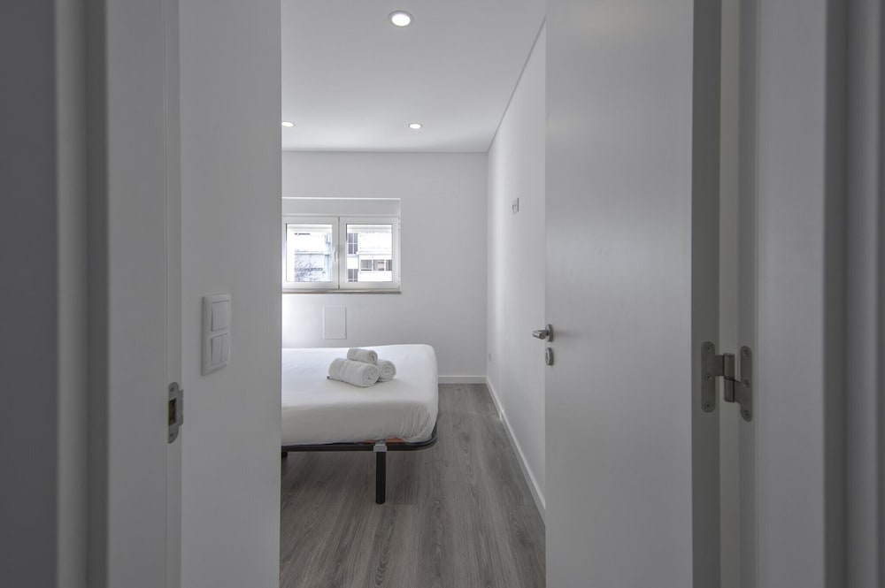 Olivais Modern by Homing