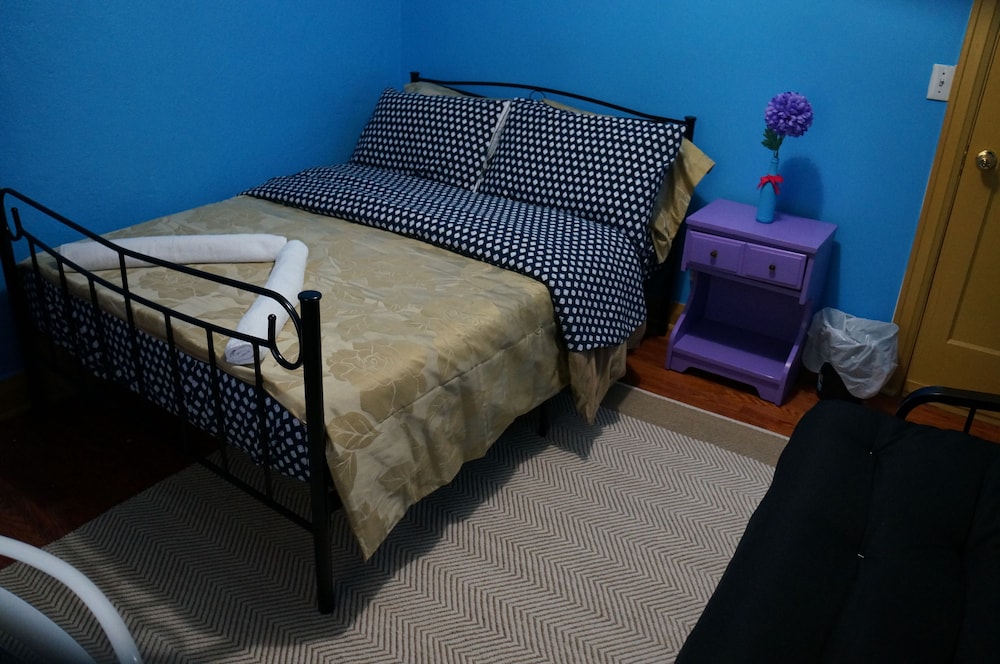 Kensington Market Hostel - Image 4