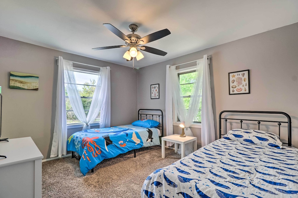 Charming Home w/ Deck < 1 Mi to Belton Lake! view 3