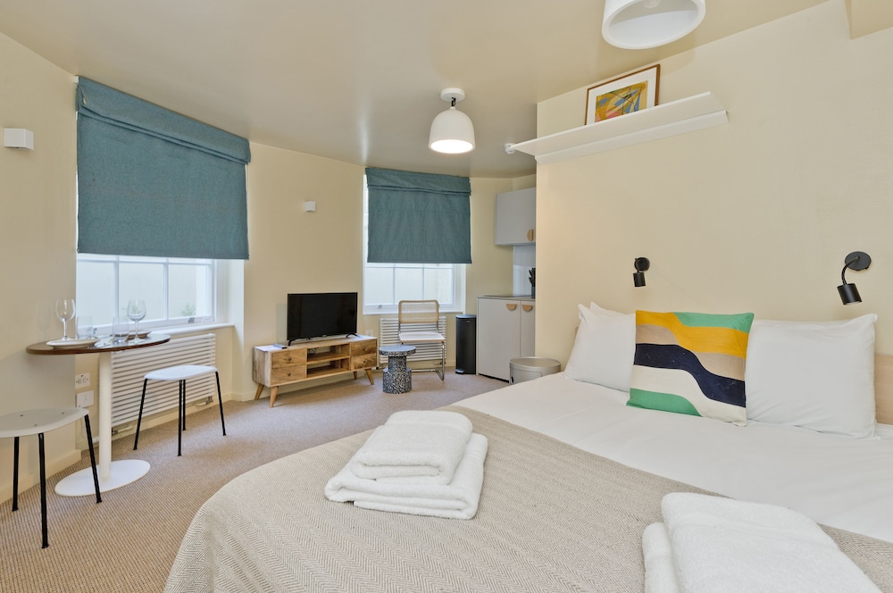 Delightful Lower Ground Studio in Leafy NW London