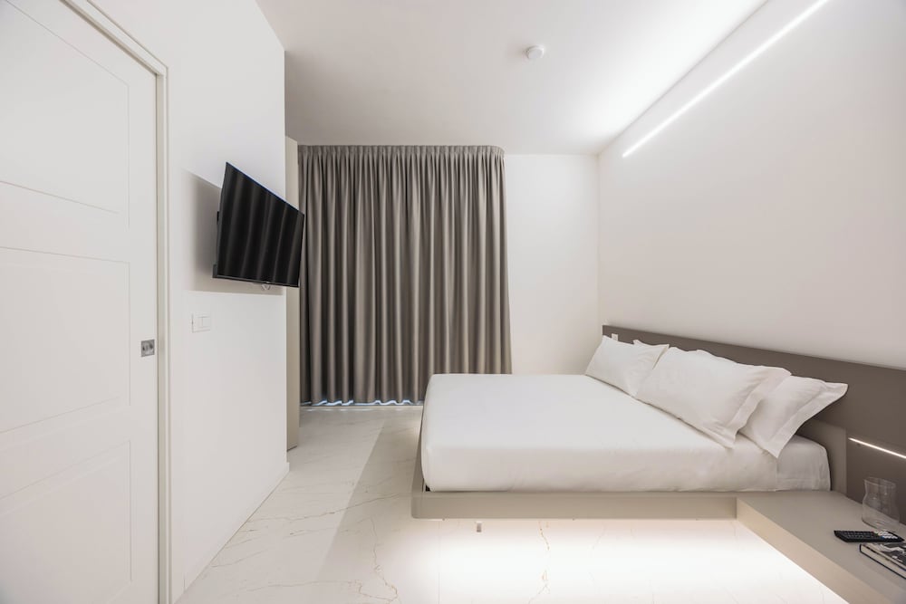 Excelsior Station Suite