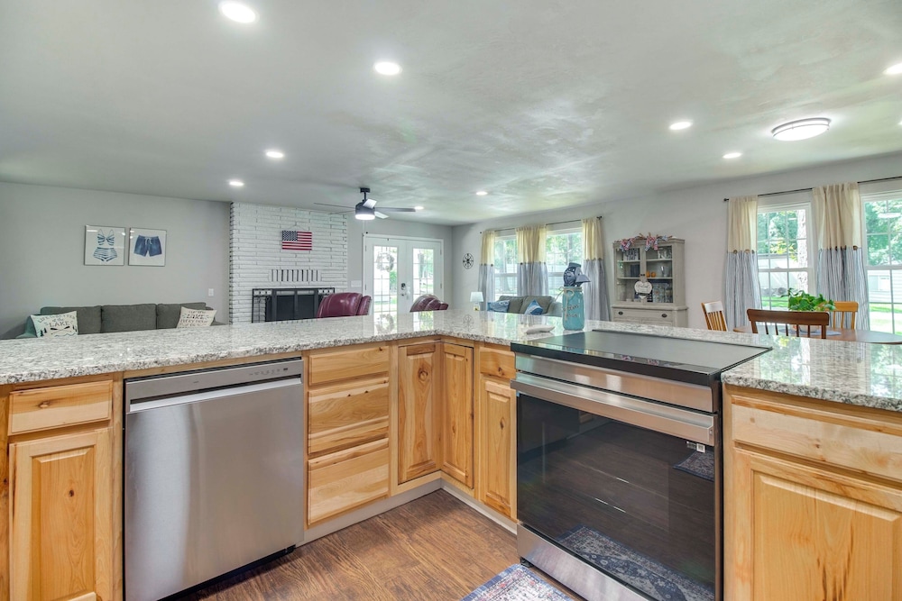 Walk to Marina & Lake: Family Retreat in Afton!