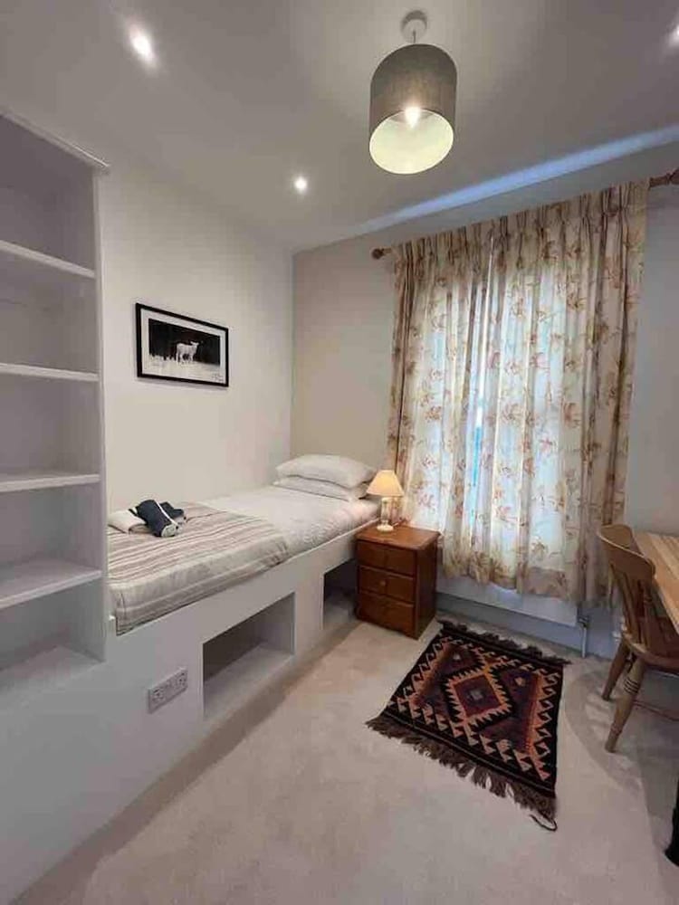 Stunning 4-bed Apartment in Cambridge view 4