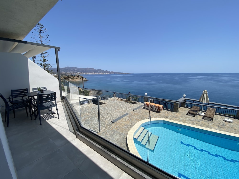 Ostria Apartments