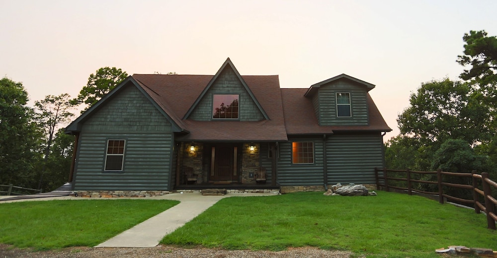Hilltop At Eagle Ridge 6 Bedroom Cabin by Redawning view 5