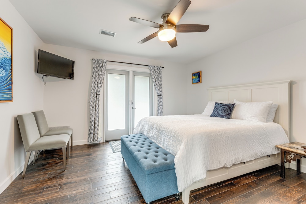 2 Mi to Lake Poway: Mtn-view Escape w/ Patio!