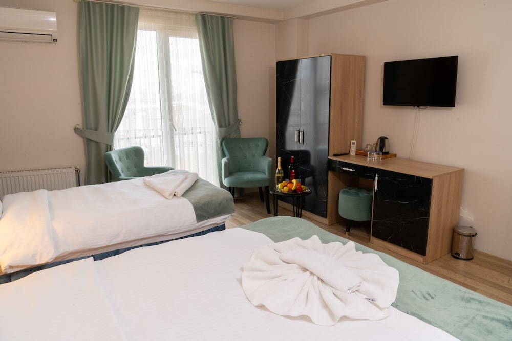 Loss Hotel - Image 46