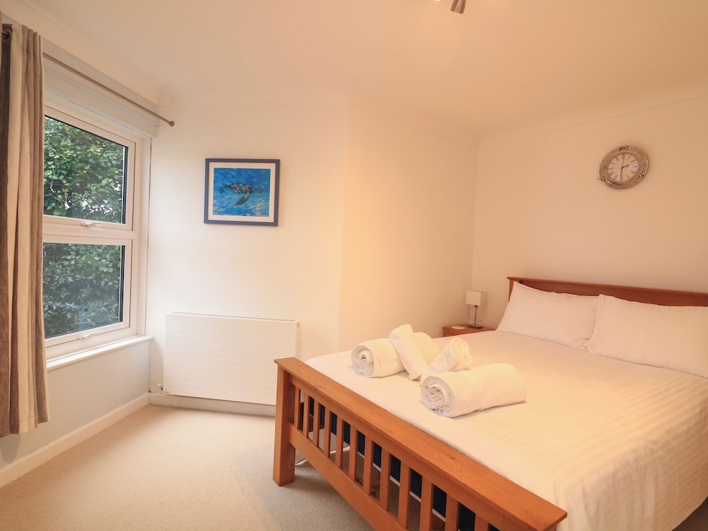 3 Hamstone Court