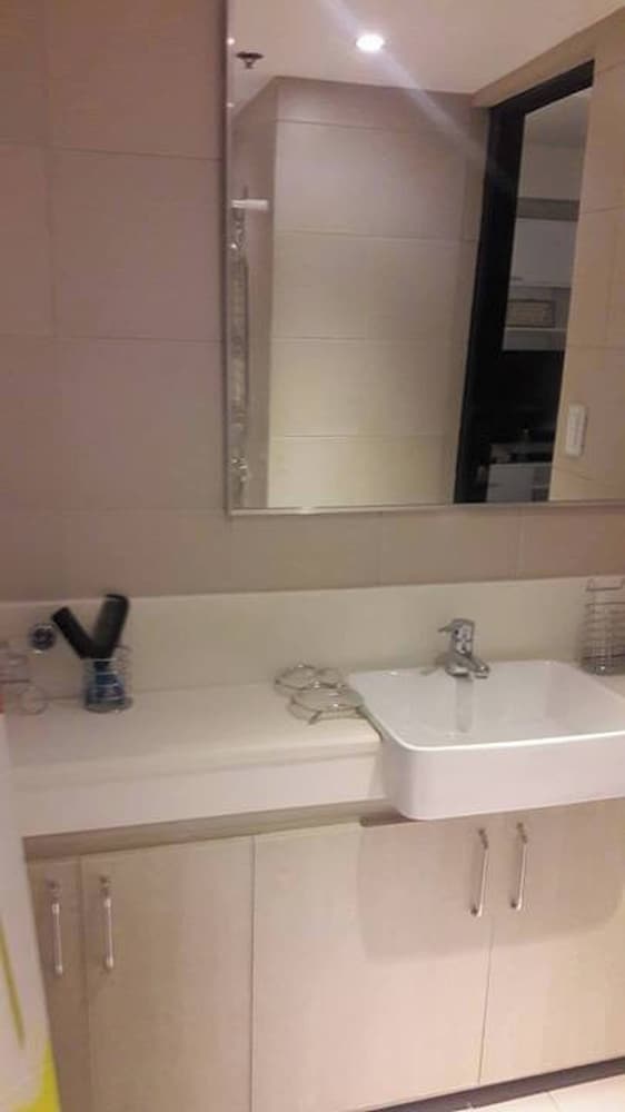 Araneta Cubao No Brown Outs 1BR Furnished Condo With Balcony Free Wifi Netflix