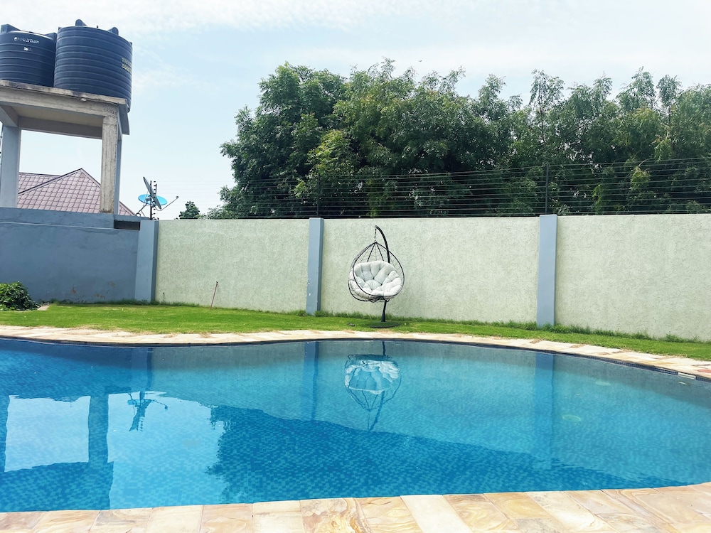 Ngare Lodge