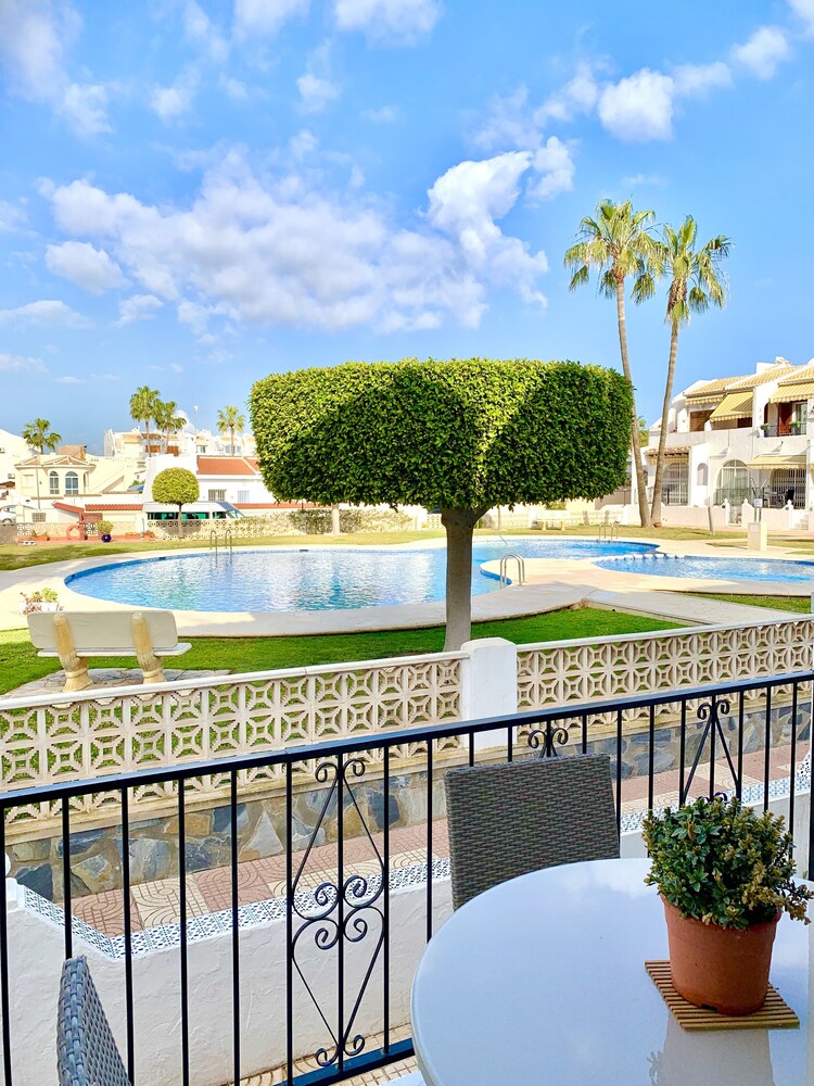 2-bed Apartment 10 min Drive to the Beach! photo 2