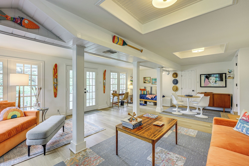 Mod on the Guad Home w/ Lake Mcqueeney Views!