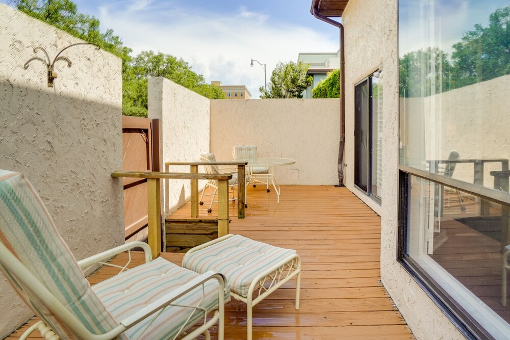 Walk to Restaurants: Downtown Leesburg Townhome! view 3