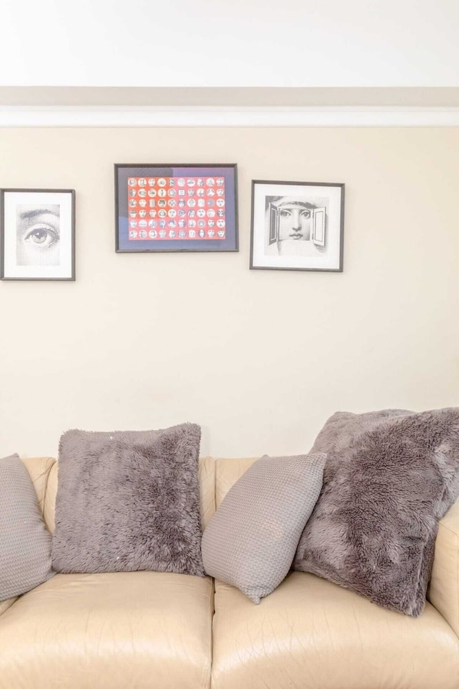 Well-connected 2BD Flat Near Clapham Brixton Hill