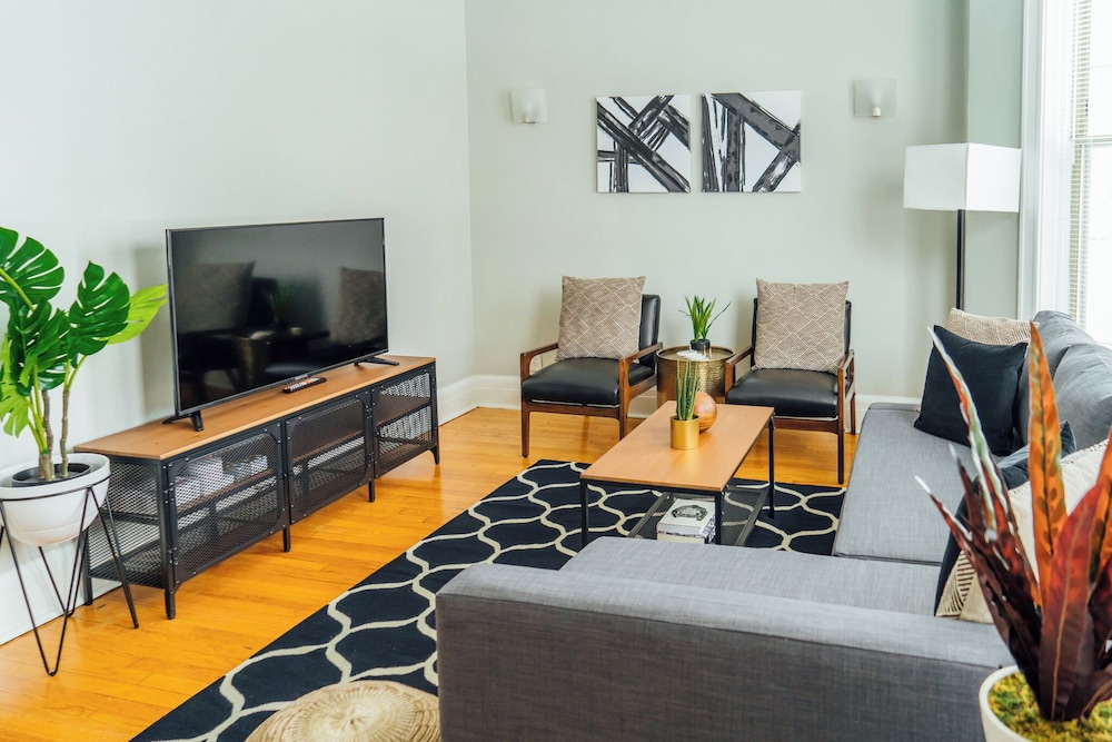 2BR Apt Furnished - Grace 11-1