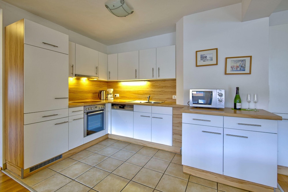 Tranquil Mountain Stay, Central & Sunny
