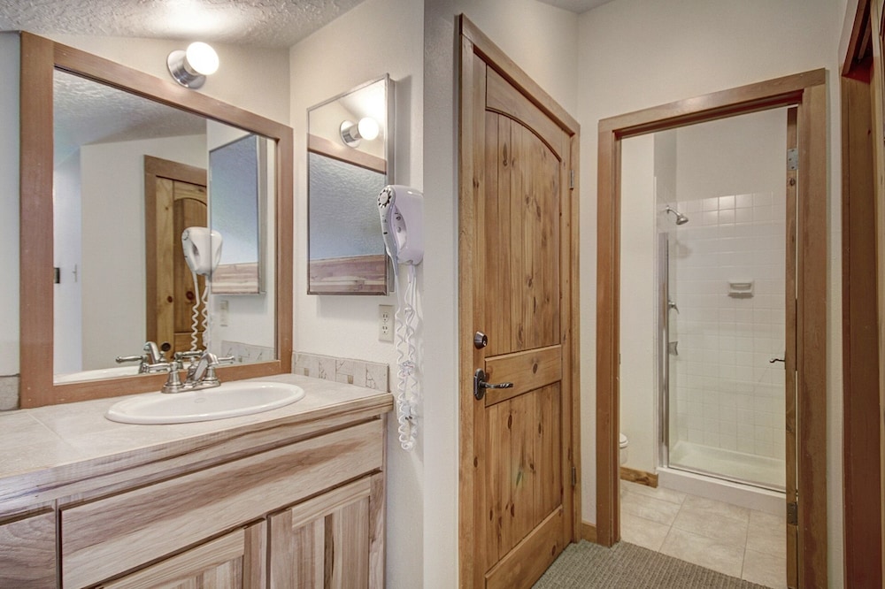 1733 Lenawee 4 Bedroom Condo