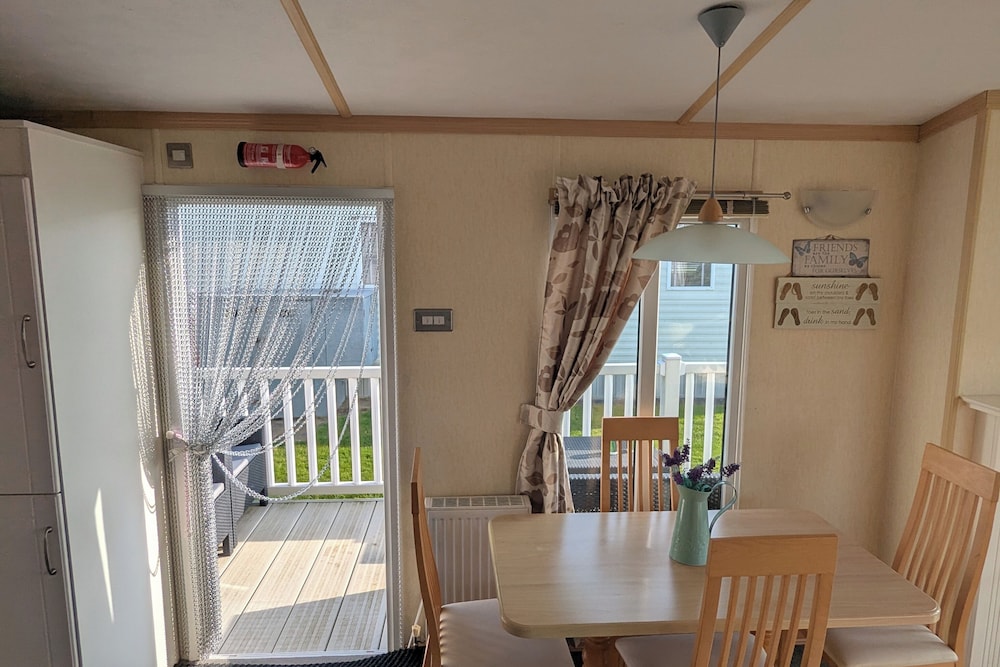 Beachcomber Cabin, Dog Friendly - Anderby Creek