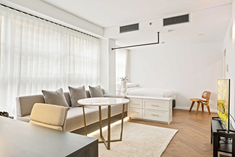 City Centre Studio by Hyde Park