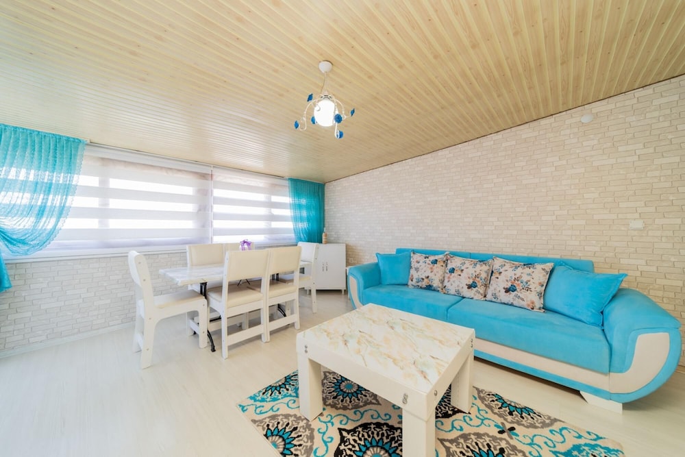 Capacious Flat With Terrace in Central Muratpasa