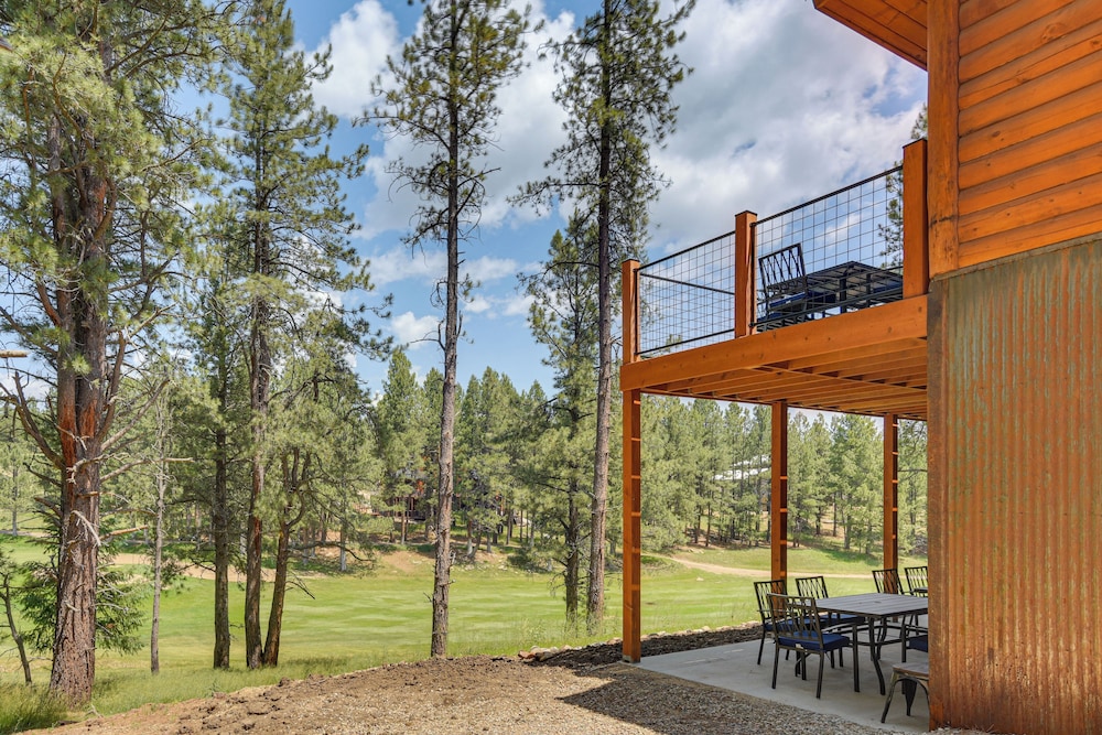 3 Mi to Resort: Year-round Angel Fire Getaway!