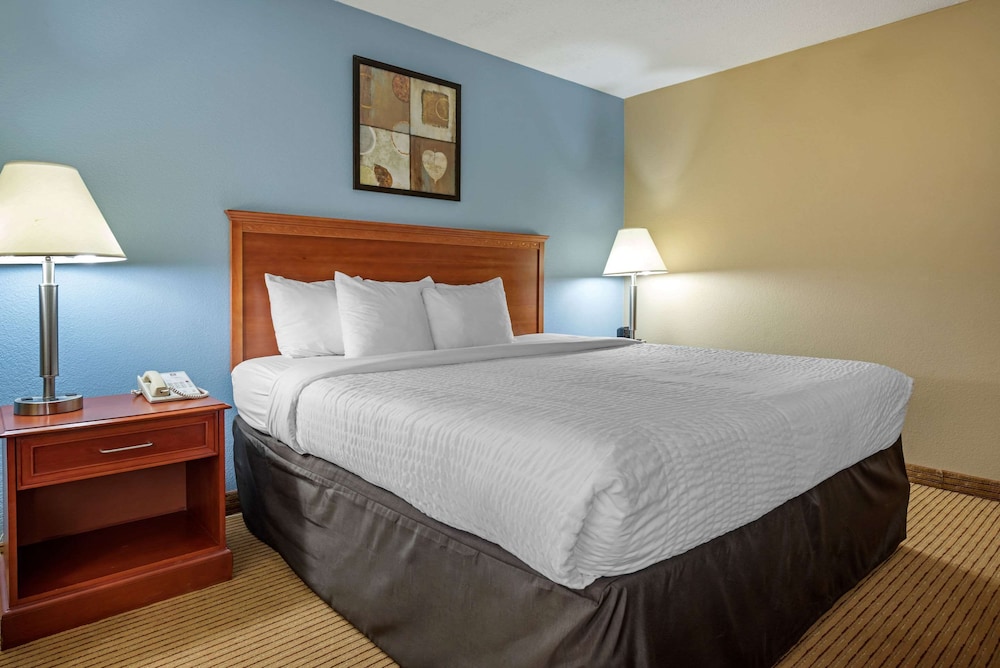 Lexington Vacations - Clarion Hotel Conference Center - North - Property Image 55