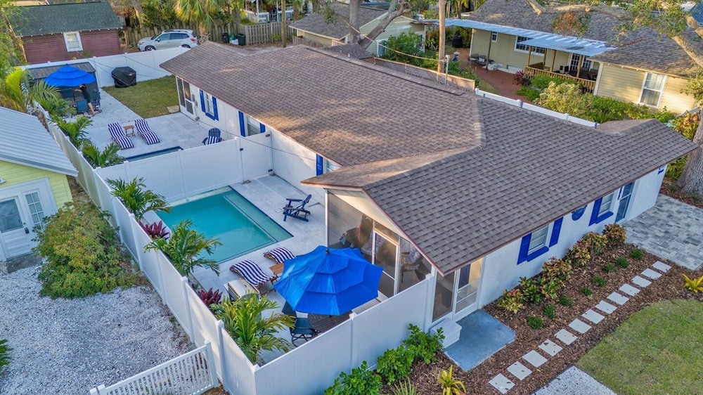 Royal Blue Downtown-gulfport-heated Pool