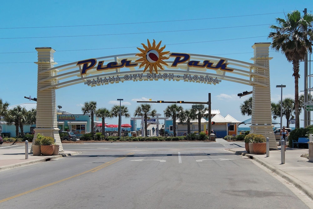 Anchor's Way! Come Visit Our Beautiful 2 BR, 2BA Oceanfront Retreat! Sleeps 6!