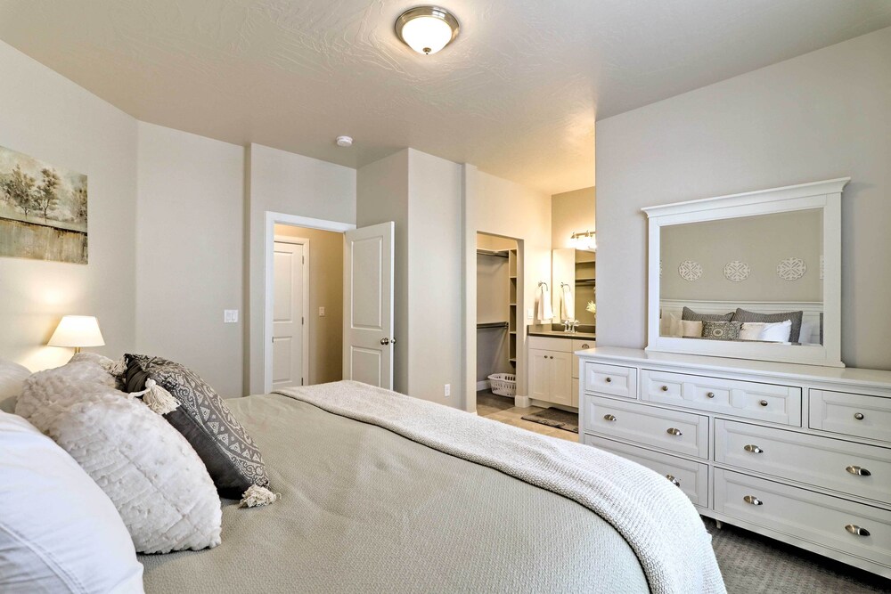 Modern Washington Townhome- 6 Mi From Red Cliffs! view 5