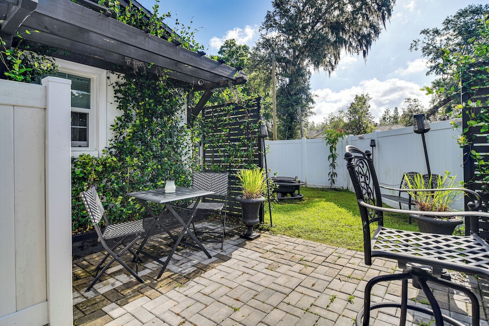 Hot Tub & Fenced Yard: Tranquil Home in Valrico!