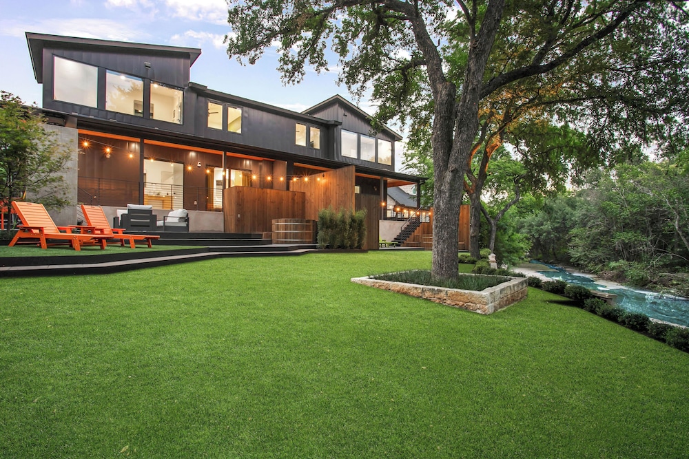 ATX South Lamar Creekside with Hot tub