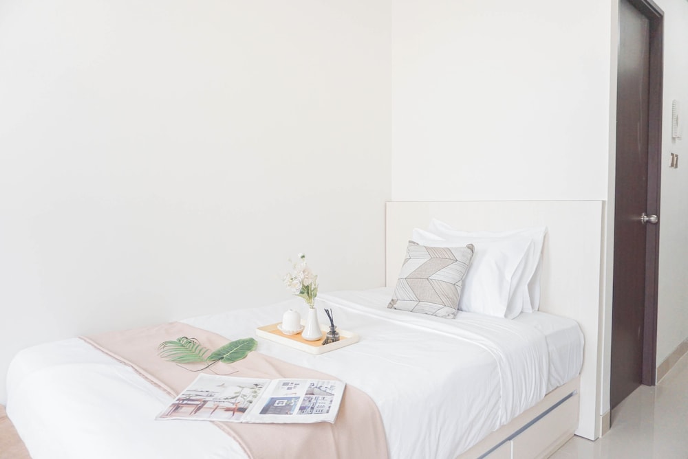 Good Living Studio Room Transpark Cibubur Apartment