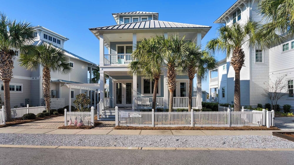Lakefront Haven in Carillon Beach