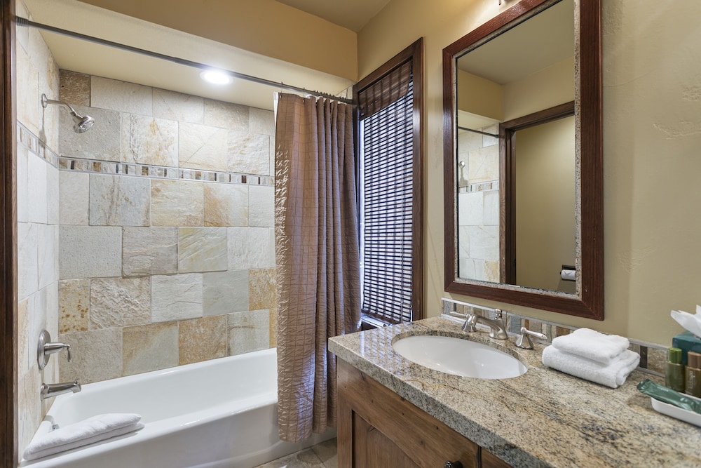 Upper Telemark Drive Home at Deer Valley Resort - 7 Bedroom Home with Hot Tub #2960 7 Home