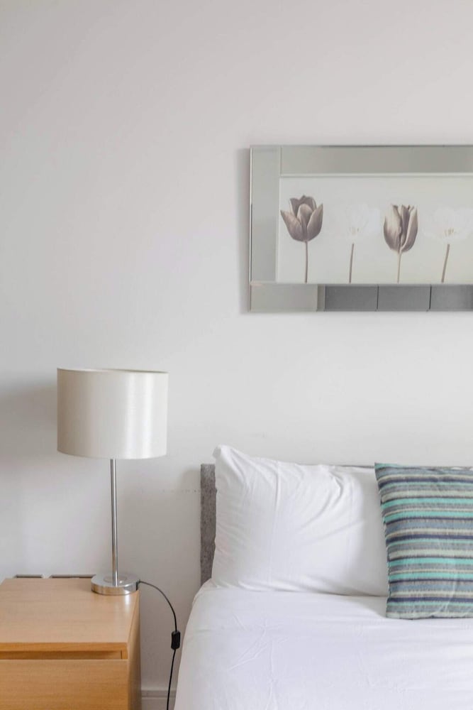 Sleek & Sunny 1BD Flat Near Greenwhich - Deptford!