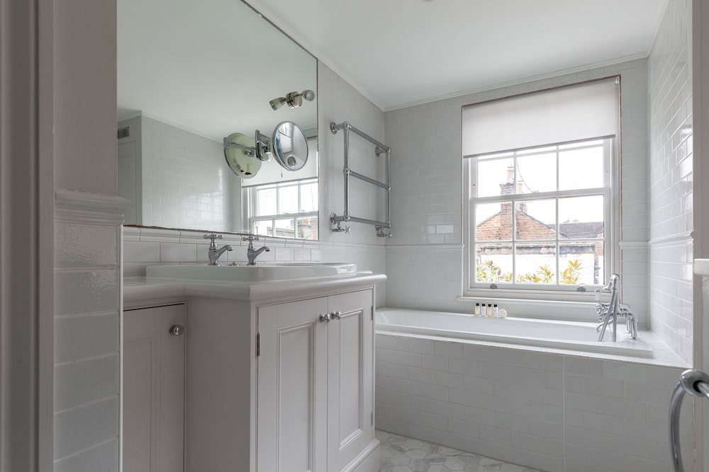 Kensington Place IV by Onefinestay