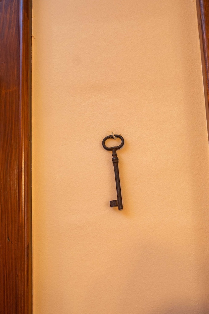 Amoret Apartments