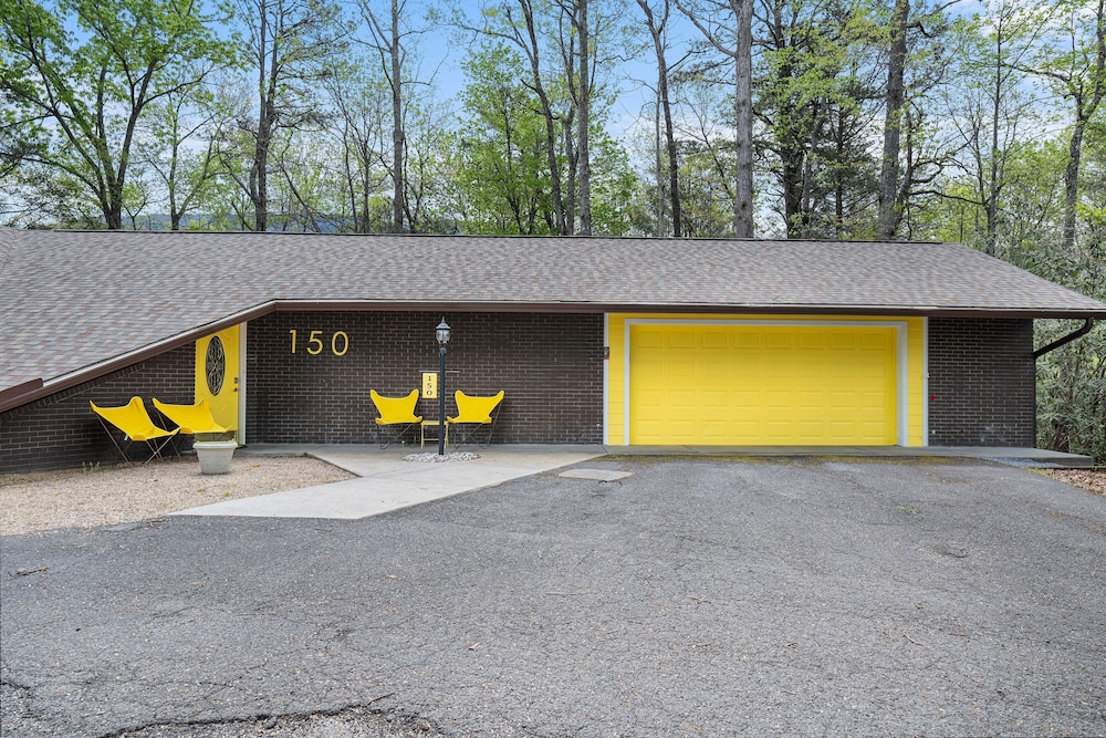 Cosby Mountain Lodge 4 Bedroom Home