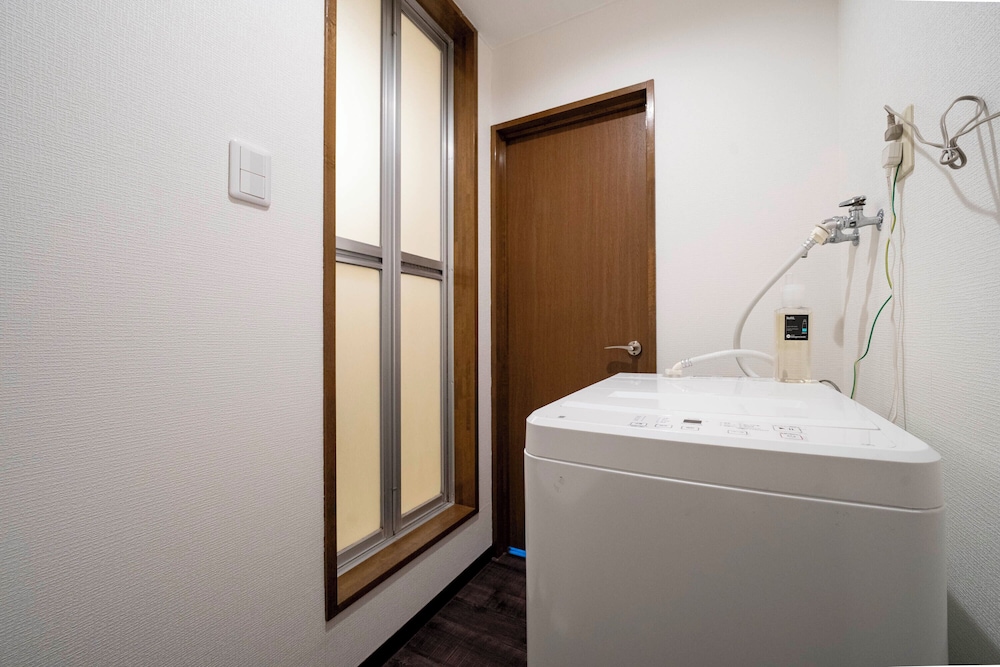 SILK COURT 403